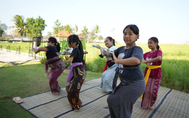 Pasraman Day COCO Social Fund: The Sekar Jagat Dance as a Lesson in Presence
